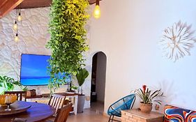 Casa grande com piscina churrasqueira e garagem Praia do Lázaro Ubatuba